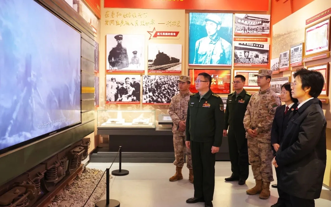 ���Ͼ��ؼ����ظ�ĳ���ӿ�չ���⵳�ջ